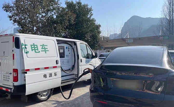 色达汽车搭电